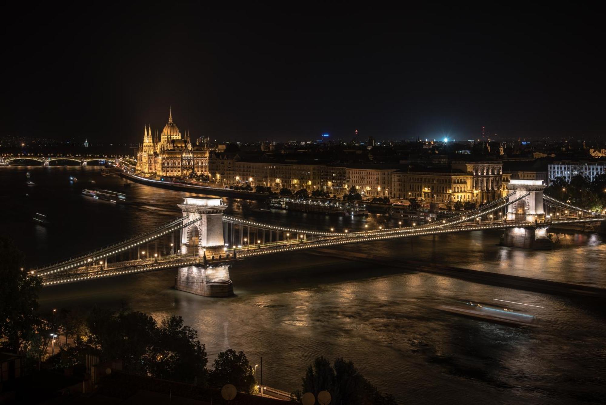 Bright Apartment In The Most Beautiful Street Of Budapest Vaci Street, Fashion Street Будапеща Екстериор снимка
